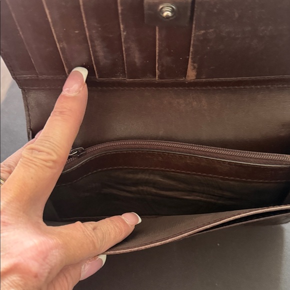 Gucci Women's Taupe Embossed Wallet - Picture 4 of 9